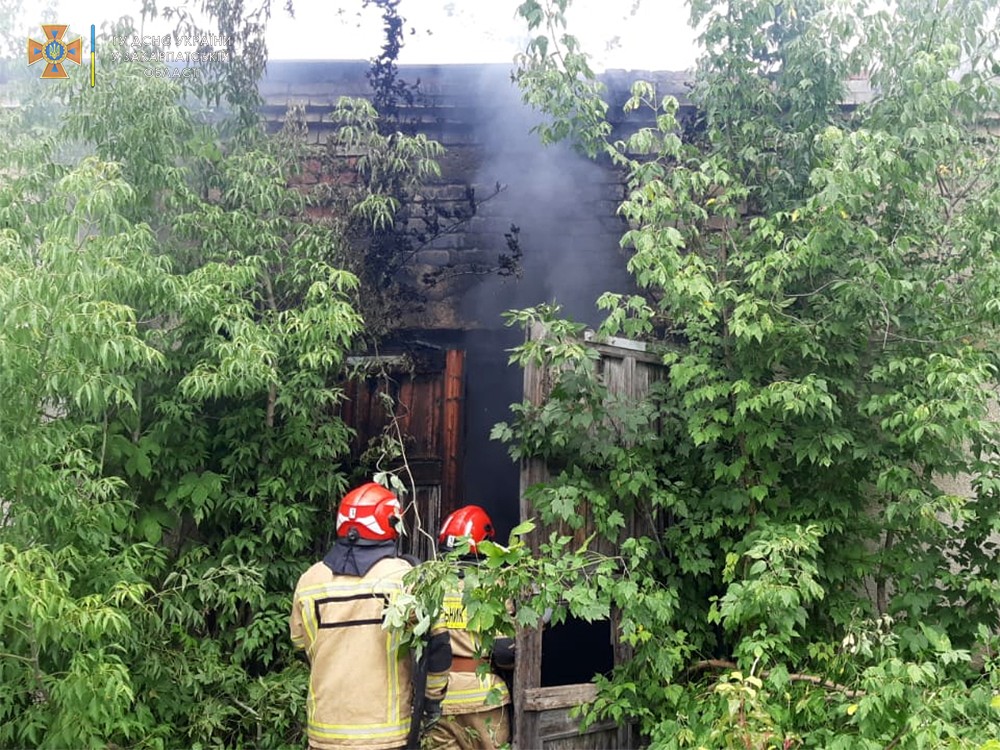 З'явилися подробиці та світлини з місця пожежі в Ужгороді (ФОТО)