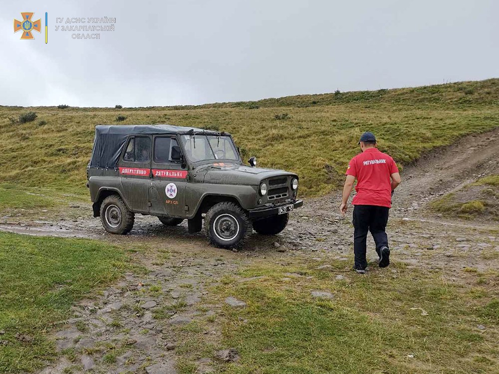 За одну добу надзвичайники двічі рятували туристів на Закарпатті в горах (ФОТО)