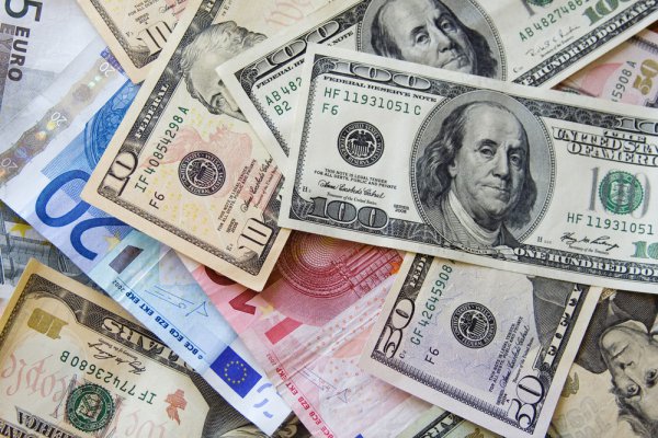 Курс валют на 1 липня: скільки коштують долар і євро