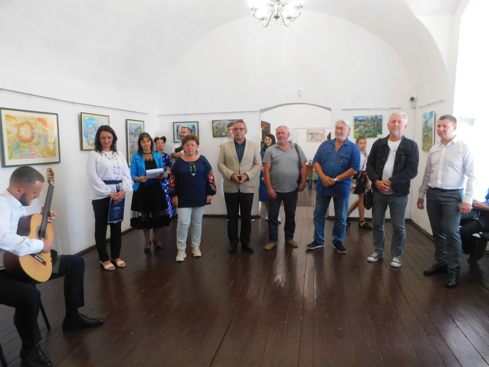 Мистецтво, створене з любов'ю: в Мукачівському історичному музеї відкрилася виставка юних художників (ФОТО)