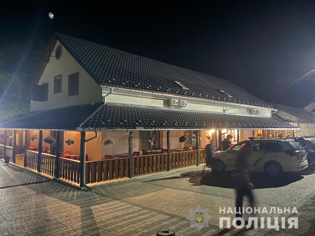 Подробиці інциденту: на Берегівщині поліція затримала жителя Мукачева, який влаштував стрілянину у розважальному закладі (ФОТО)