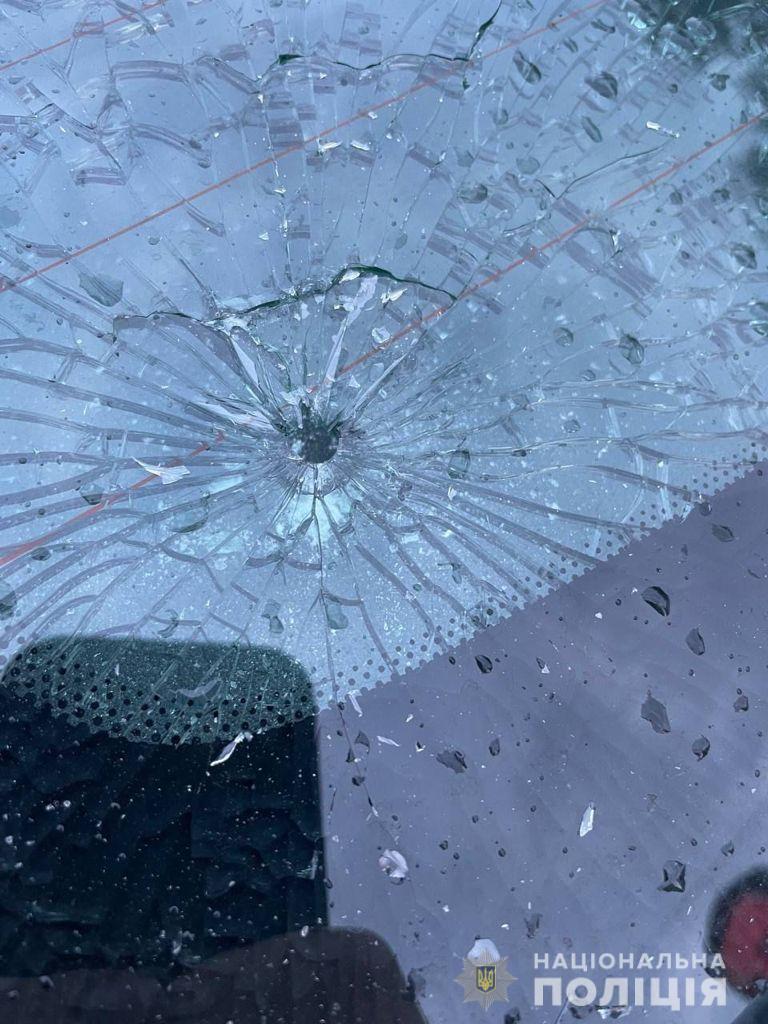 В Ужгороді затримано зловмисника, який пошкодив авто поліцейських (ФОТО)