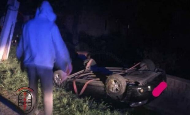 ДТП на Тячівщині: автомобіль перекинувся на дах (ФОТО)