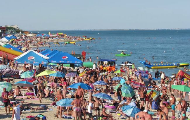 Українці після відпочинку на курортах на Азовському морі скаржаться на інтоксикацію