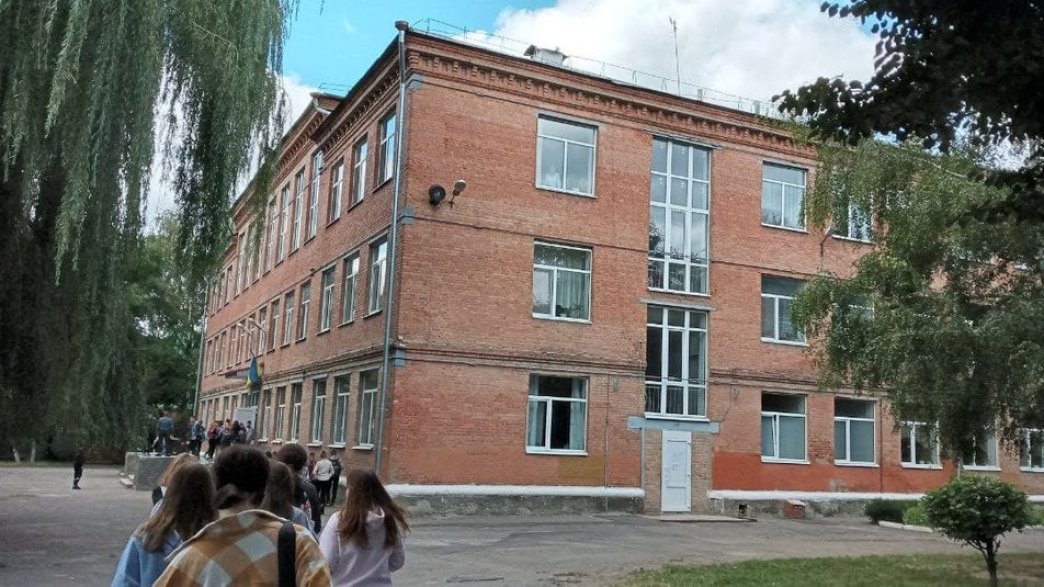 У Полтаві екс-школярка розстріляла з арбалета вчителів: перші подробиці (ФОТО)