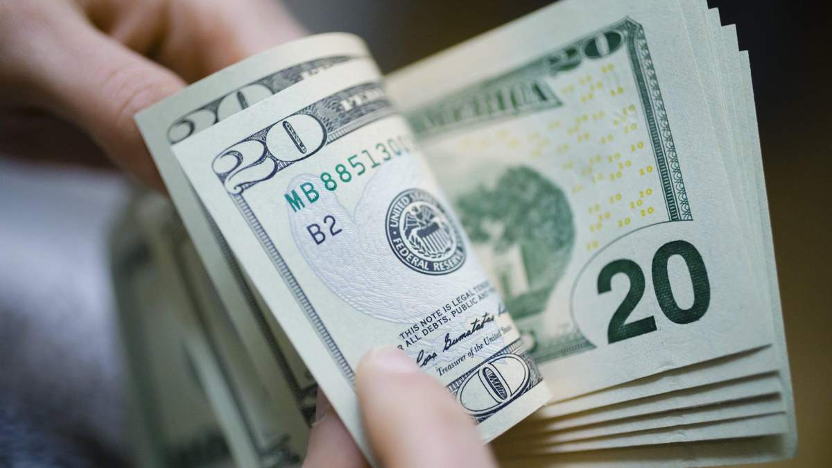 Курс валют на 27 липня: скільки коштують долар і євро