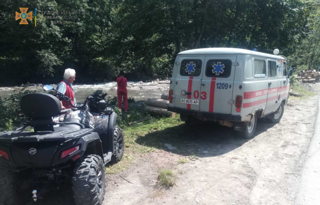 На Рахівщині рятували трьох дітей, яким стало зле в горах (ФОТО)