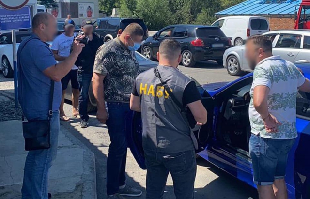Спецоперація на кордоні: на КПП "Лужанка" затримали мера Миколаєва та його заступника (ФОТО)