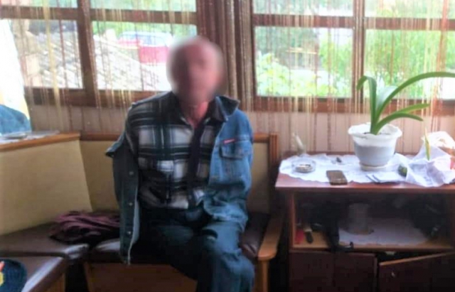 На Мукачівщині 60-річний закарпатець встромив ножа в спину племіннику (ФОТО)