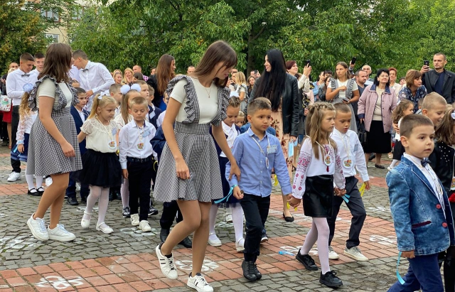 У школах Мукачева пролунав "Перший дзвінок" (ФОТО)