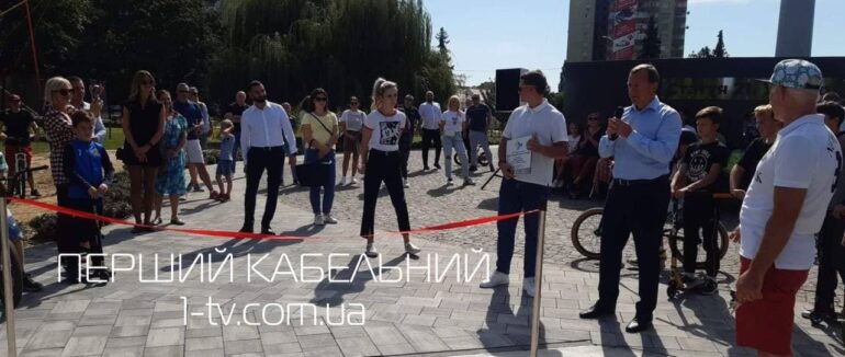 Урочисто відкрили: в Ужгороді з'явився перший скейтпарк (ФОТО)