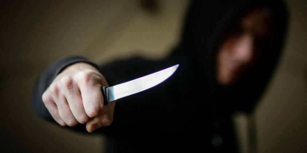 У Мукачеві, вночі 29-річний чоловік вдарив ножем підлітка