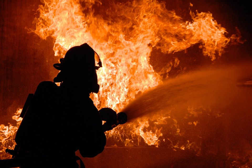 Пожежа у Берегові: полум'я охопило продовольчий магазин