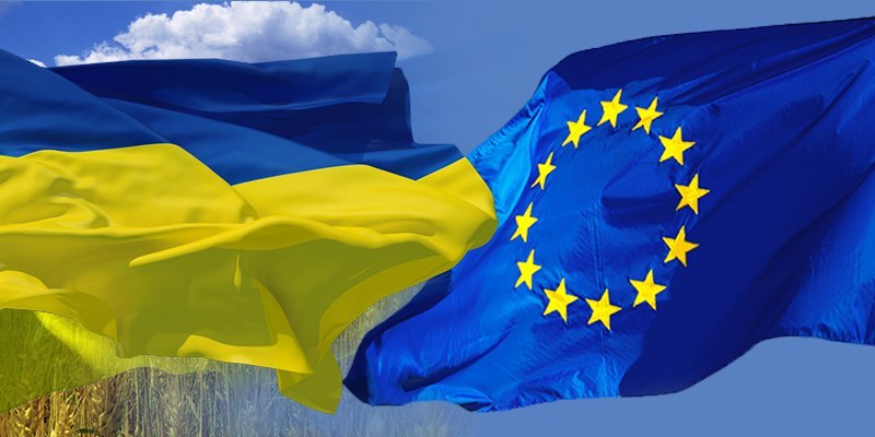 Урочиста церемонія підняття Державного Прапора України та прапора Євросоюзу в Ужгороді
