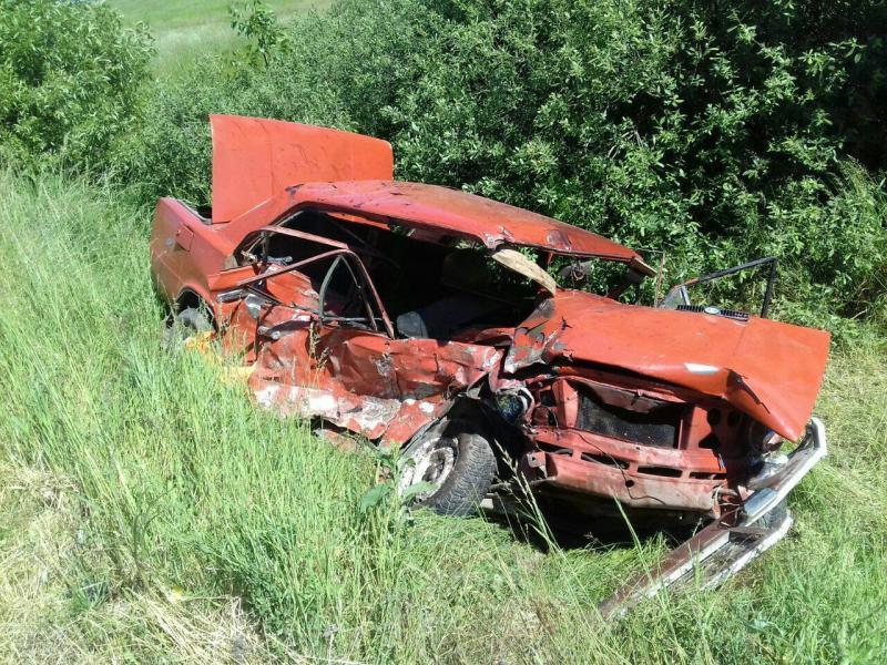 Легковик та мікроавтобус внаслідок ДТП на Закарпатті розтрощені вщерть
