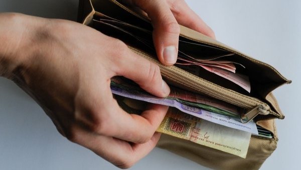 Сувенірні гроші в Ужгороді продовжують сприяти шахрайству