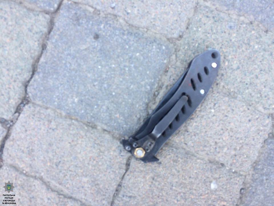В Ужгороді виявили чоловіка з ножовим пораненням в області шиї