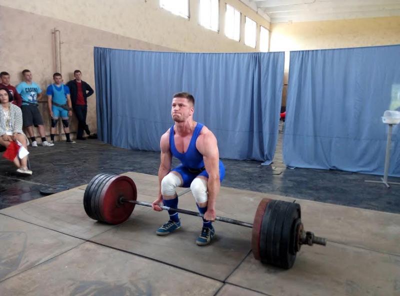 Близько півсотні спортсменів зібрались на Чемпіонат Закарпаття з пауерліфтингу