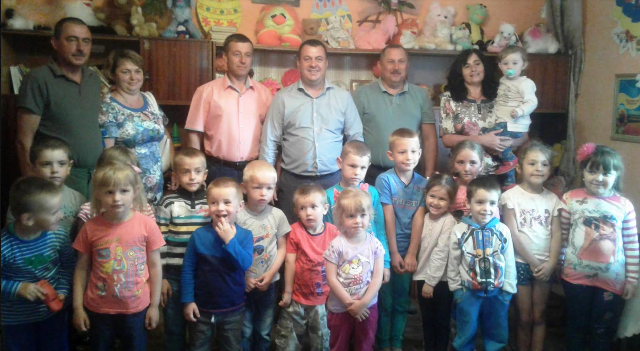 Депутат Закарпатської облради допомагає дитсадочкам