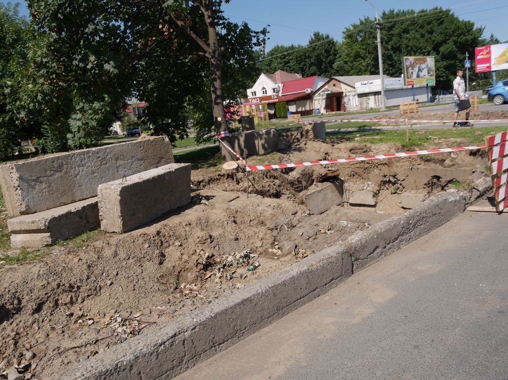 В Ужгороді продовжують підготовчі роботи з реконструкції перехрестя вулиць Перемоги-Легоцького