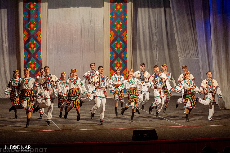 В Ужгороді виступив танцювальний колектив з Канади