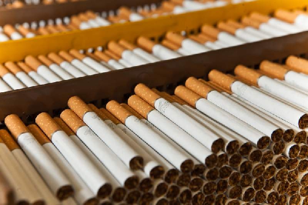 Для боротьби з контрабандою тютюну в Україні піднімуть ціни на сигарети