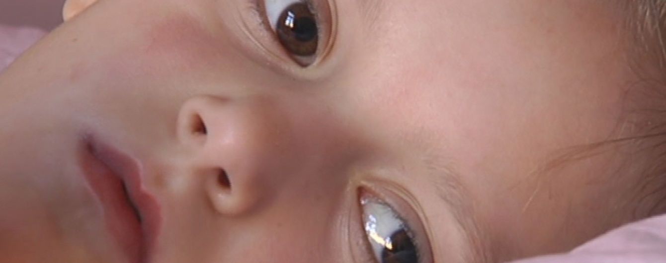 Мати важкохворої дівчинки просить по допомогу