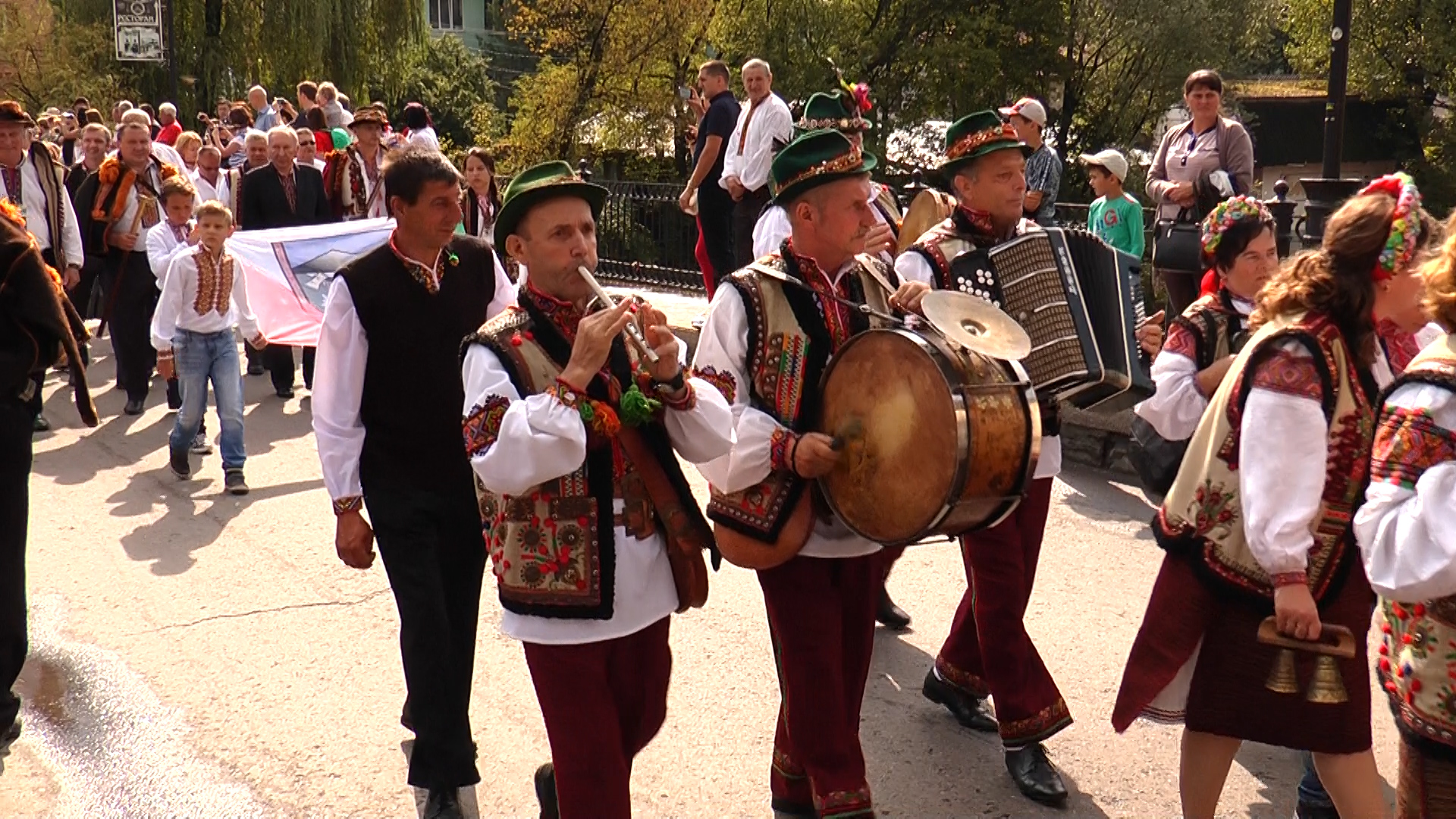 У Рахові відбувся найбільший гастрономічний фестиваль Закарпаття - "Гуцульська бриндзя" (ВІДЕО)