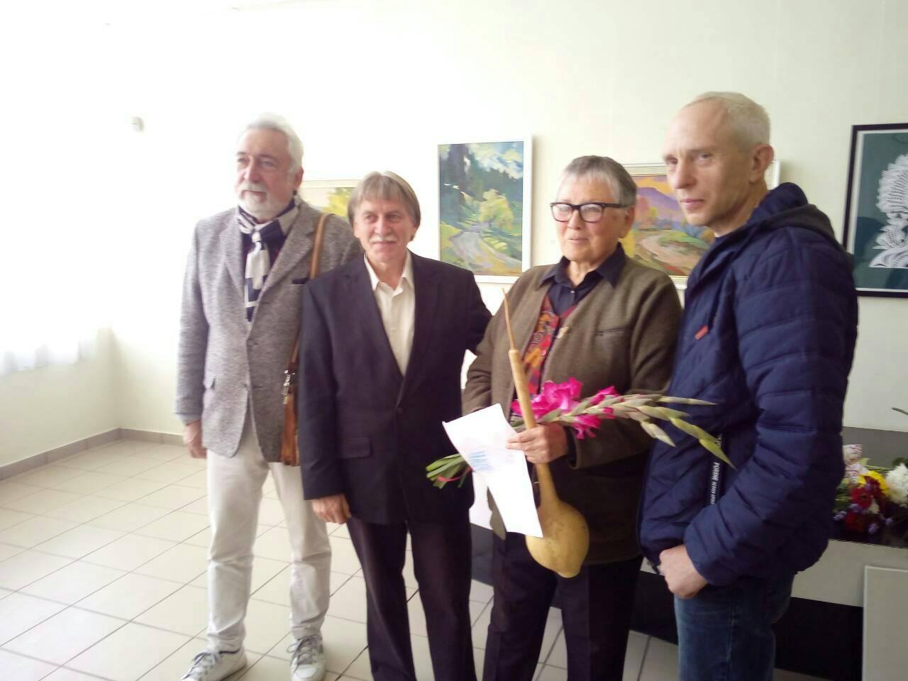 В Ужгороді відбулось відкриття персональної виставки творів живопису та графіки Емми Левадської