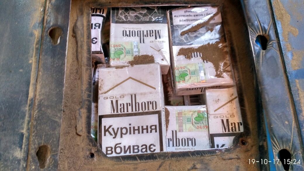 На Закарпатті тютюнова схованка у паливному баку позбавила українця «Ford Galaxy»