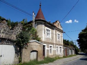 Є на вулиці Ольбрахта в Ужгороді будинок, який вирізняється з-поміж інших