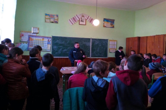 Дубівська поліція провела роз'яснювальний урок для учнів місцевої школи