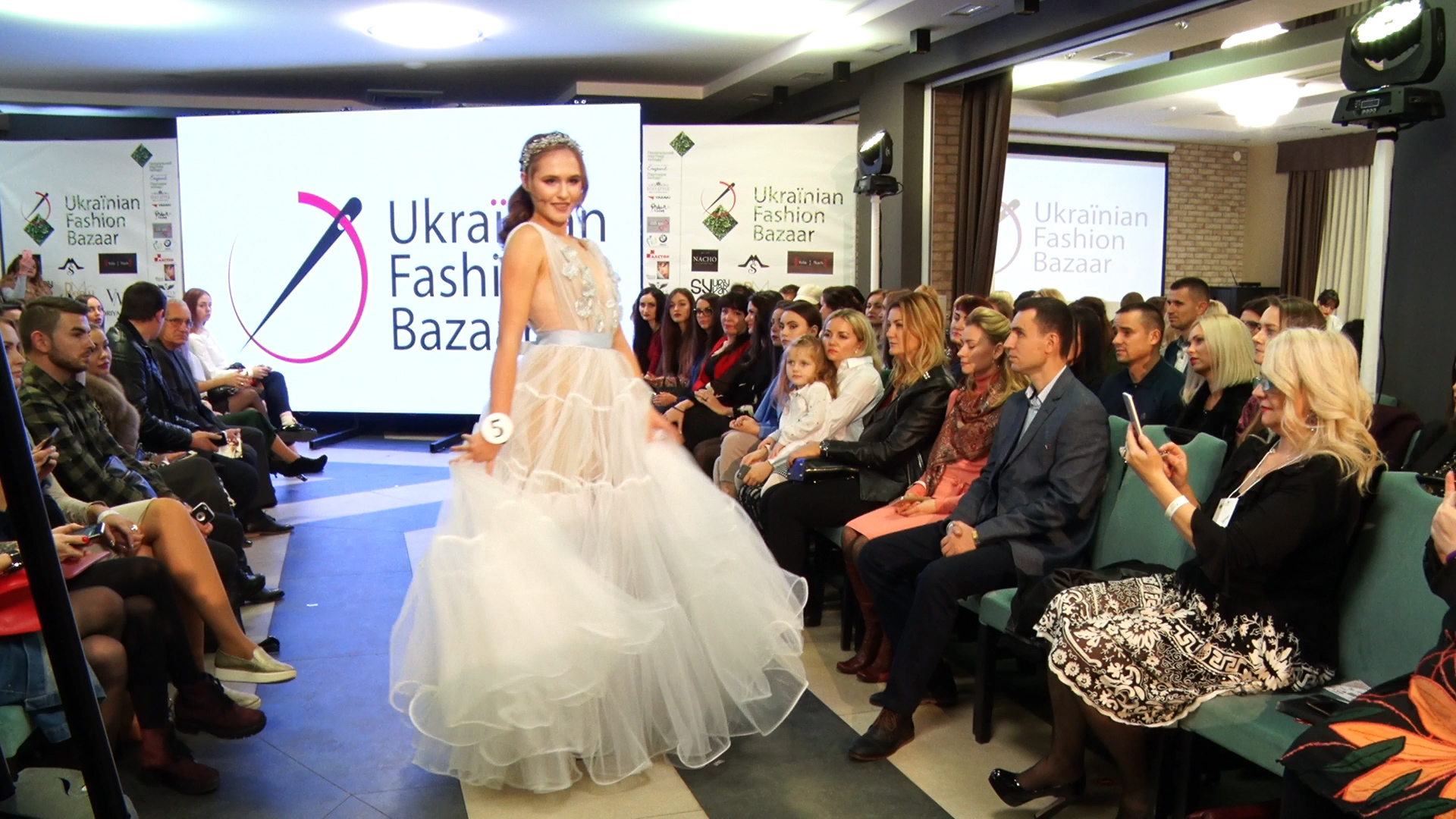 Висока мода від «Ukraїnian Fashion Bazaar» повертається на Закарпаття (ВІДЕО)