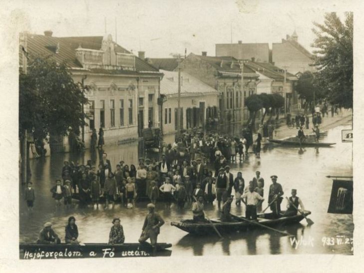 Як на Закарпатті у 1933 році на вулицях плавали у човнах (+ФОТО)