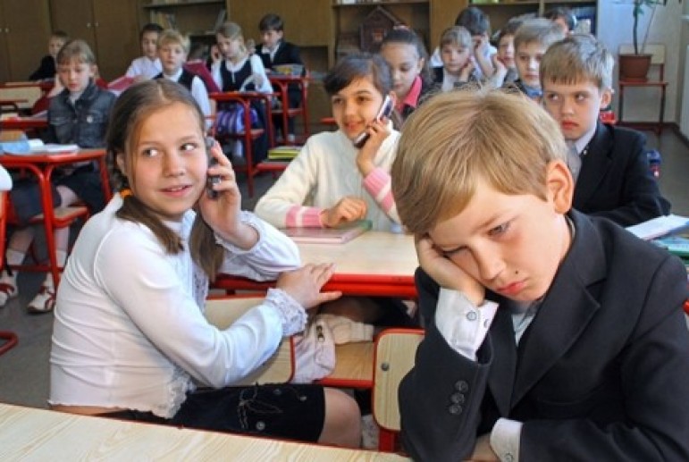 Чому сучасні діти нудьгують у школі, мають мало терпіння і реальних друзів – думка психолога