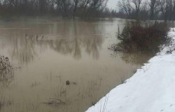 Річка Боржава підтопила дорогу на Виноградівщині