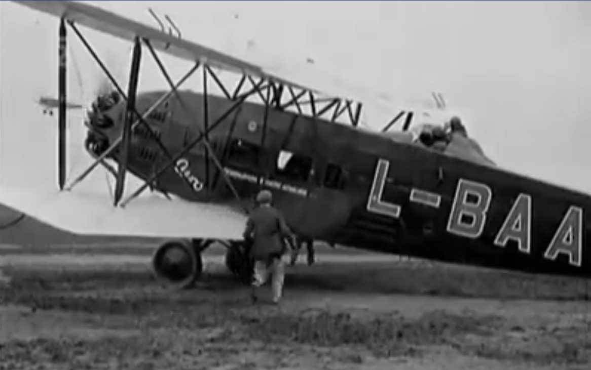 В мережі показали архівне відео, як відкривали аеропорт в Ужгороді в 1929 році (ВІДЕО)