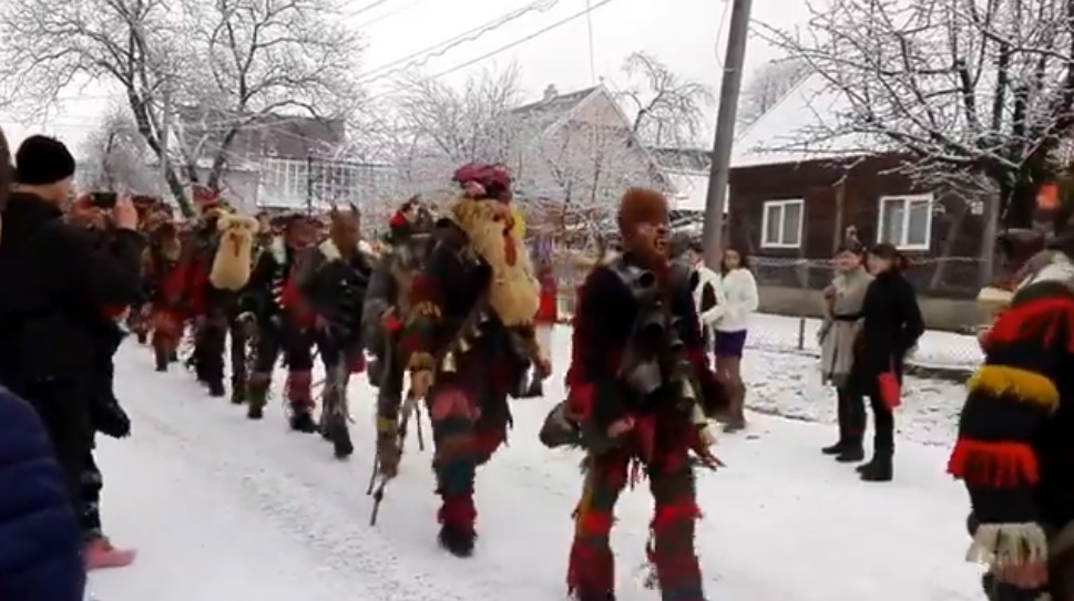 В мережі з'явилось відео бетлегема у с. Водиця на Рахівщині (ВІДЕО)