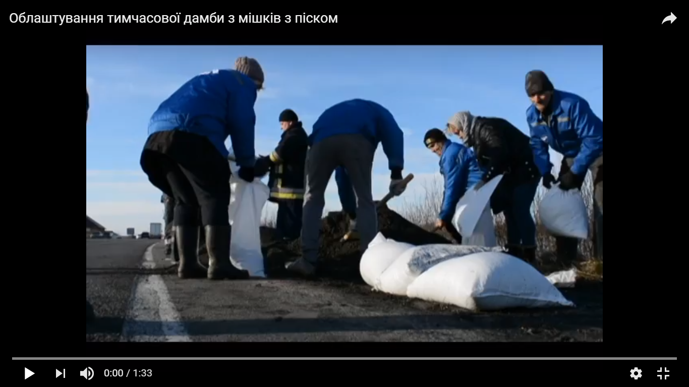 На автотрасі Київ-Чоп облаштували тимчасову дамбу (Відео)