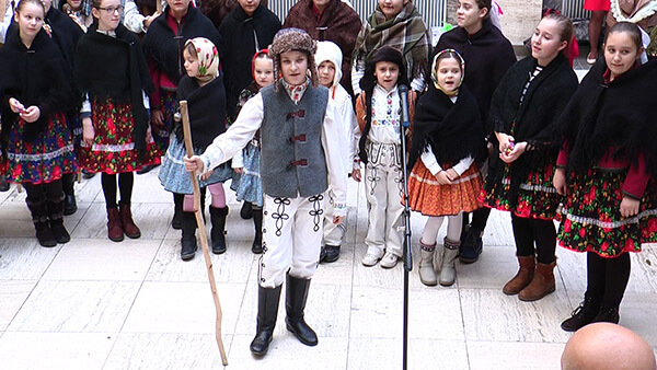 Діти зі Словакії співали колядки для перших осіб Закарпаття (ФОТО)