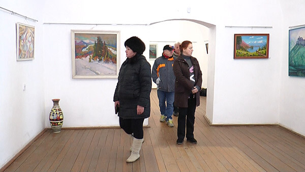 У Мукачеві відкрили тематичну зимову виставку відомих художників Закарпаття (ВІДЕО)