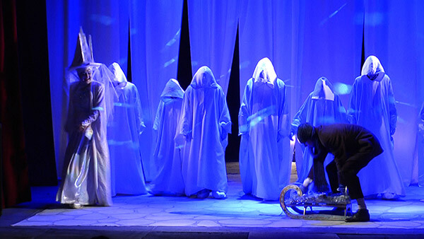 Мукачівський драмтеатр запрошує дітей у зимову казку (ФОТО)
