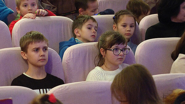 В Мукачівському драматичному театрі дітлахам пропонують калейдоскоп зимових вистав (ВІДЕО)