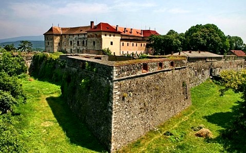 Ужгородський замок — могутня фортеця над річкою Уж