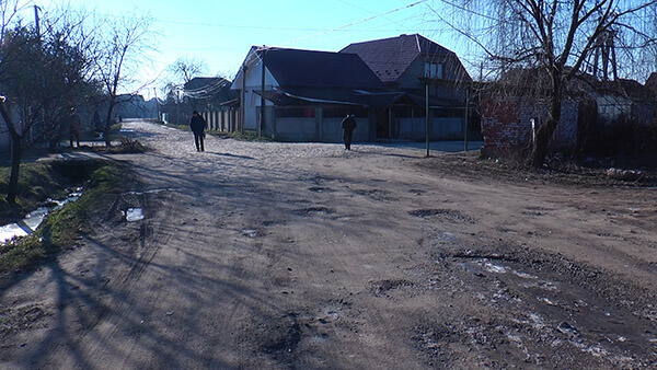 Квітуче Мукачево на околицях демонструє іншу реальність (ВІДЕО)