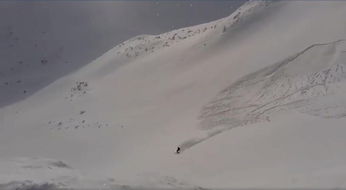 На Драгобраті сноубордиста врятувало диво (ВІДЕО)