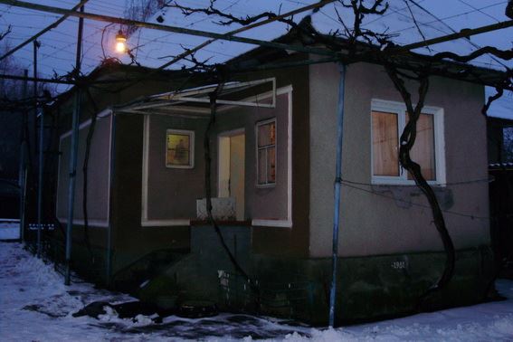 Поліція Мукачівщини повідомила жінці про підозру в побитті сусіда до смерті (ФОТО)