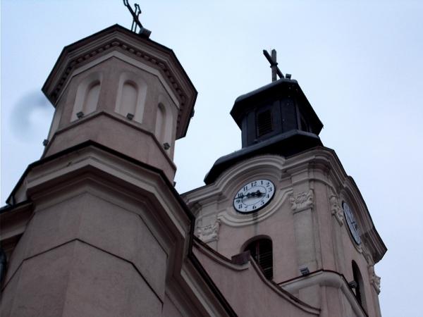В Ужгороді знову працює годинник на вежі римо-католицької церкви (Фото)