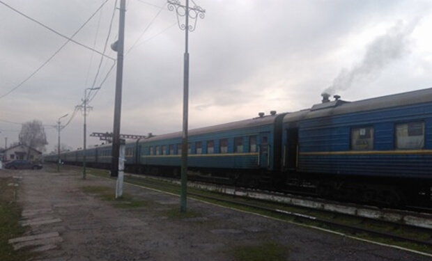 На Закарпатті потяг Львів-Солотвино застряг у Тересві через зламаний локомотив