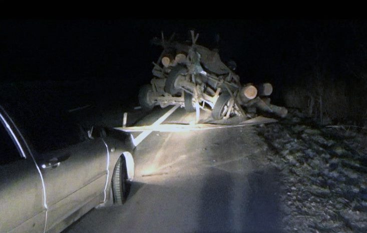 Під час ДТП на трасі Київ-Чоп за участі лісовоза, дерев’яні колоди травмували пасажирів (ФОТО)